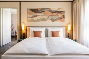 Smart Family Room | Brankas, Wi-Fi gratis, dan seprai linen