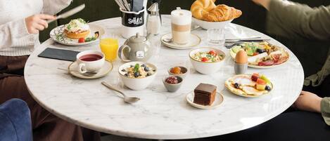 Frukostbuffé varje dag mot avgift