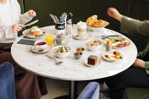 Päivittäinen buffetaamiainen maksusta
