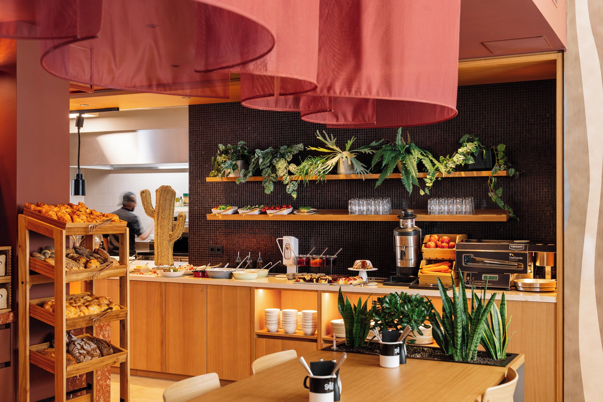 Café da manhã com buffet todos os dias (EUR 25 por pessoa) 