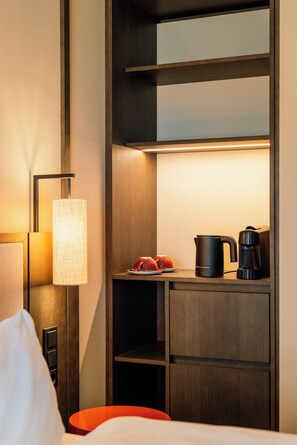 Smart Family Room | Premium bedding, in-room safe, free WiFi, bed sheets - Hotel Schani City (Vienna)