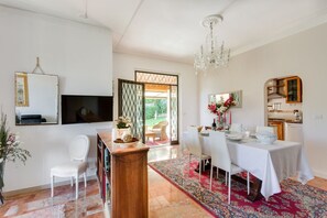 Dining - Villa Palagetto by MMega (L'Apparita-Monte Pilli)