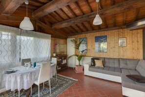 Interior - Villa Palagetto by MMega (L'Apparita-Monte Pilli)