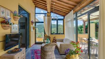 Fernseher, Kamin, TischfuĂball