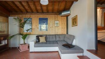 Fernseher, Kamin, Tischfußball