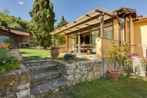 Outdoor dining - Villa Palagetto by MMega (L'Apparita-Monte Pilli)
