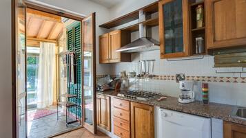 KĂŒhlschrank, Mikrowelle, Ofen, Herdplatte