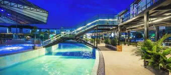 Pool Party Hotel