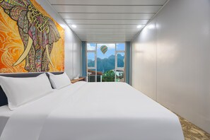 Desk, free WiFi - Pool Party Hotel (Vang Vieng)