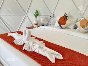 Deluxe-Zimmer, 1 King-Bett, Balkon | Hochwertige Bettwaren, Daunenbettdecken