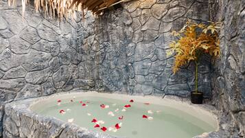 Chambre Deluxe, 1 trÚs grand lit, balcon | Salle de bain | Baignoire et douche séparées, douche hydromassante