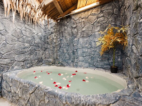 Deluxe Room, 1 King Bed, Balcony | Bathroom | Separate tub and shower, hydromassage showerhead, free toiletries