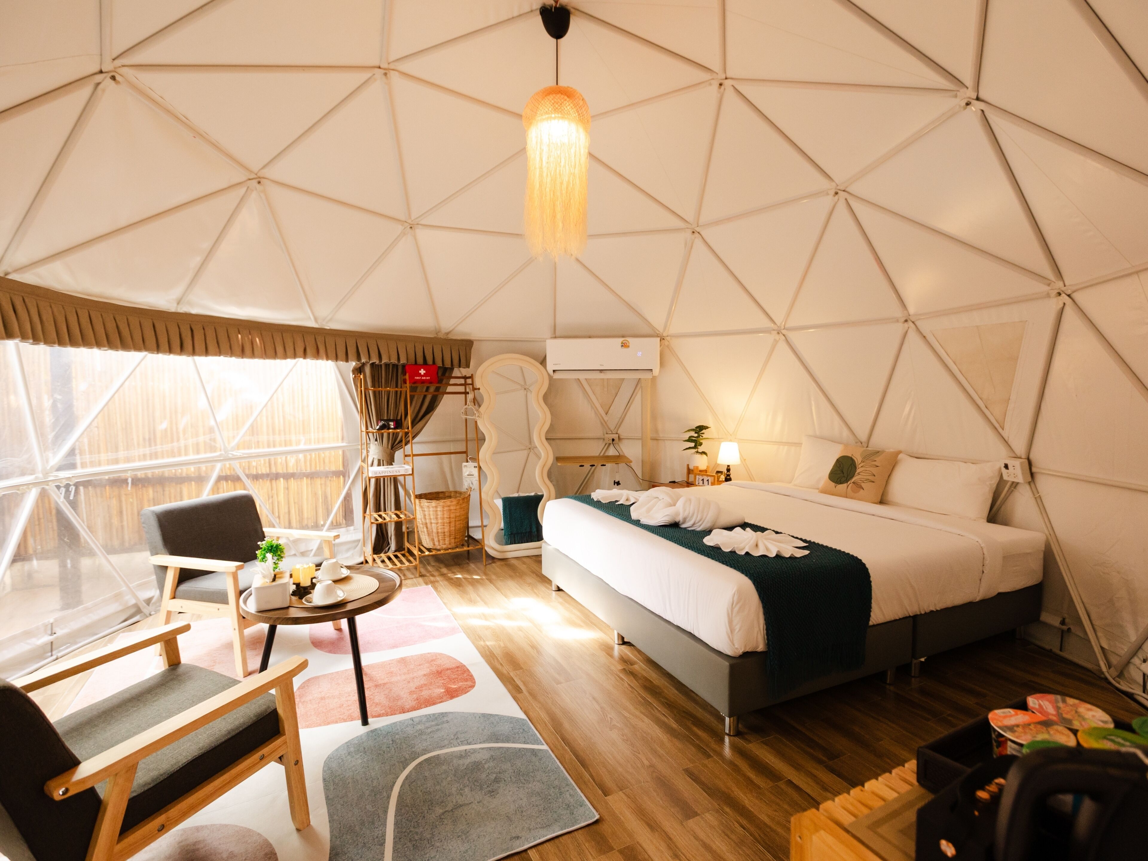 Phòng Deluxe, 1 giường cỡ king, ban công | Bộ đồ giường cao cấp, chăn bông 