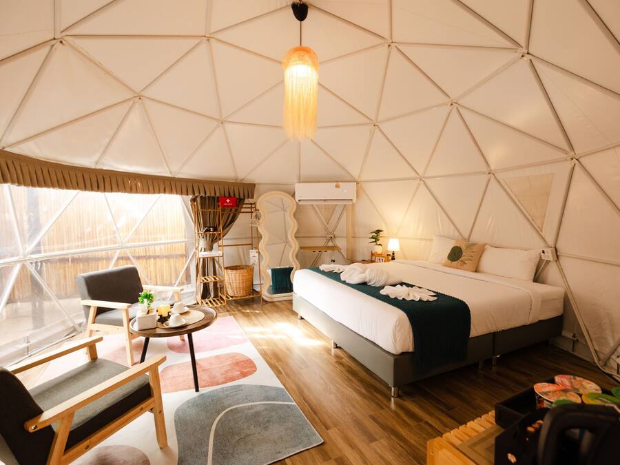 Deluxe Room, 1 King Bed, Balcony