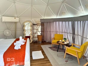 Deluxe Room, 1 King Bed, Balcony | Premium bedding, down duvets, free minibar items, in-room safe