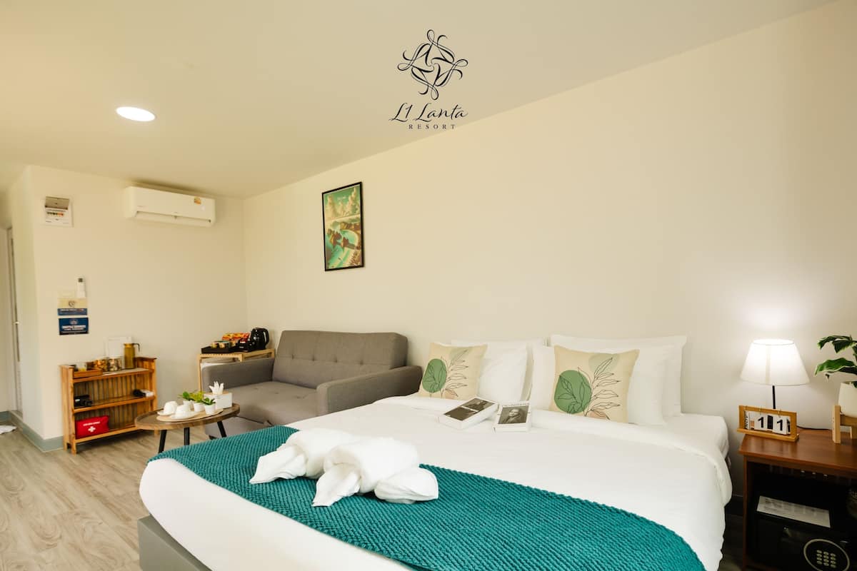 Luxury Room, 1 King Bed with Sofa bed, Balcony | Premium bedding, down comforters, free minibar items, in-room safe