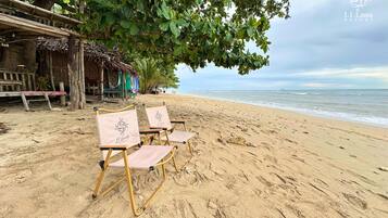 In Strandnähe, weißer Sandstrand