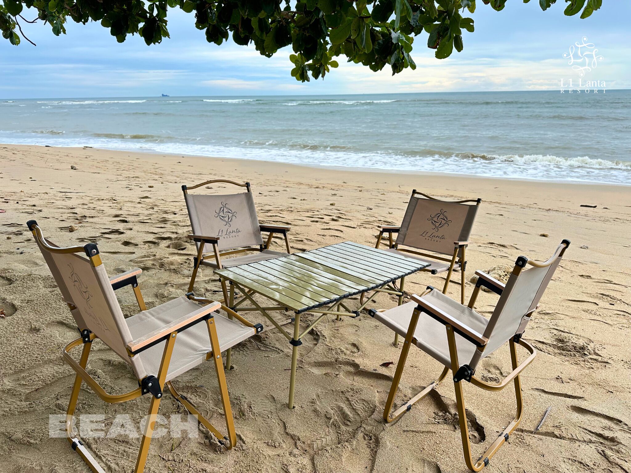 In Strandnähe, weißer Sandstrand