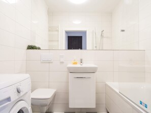 Appartement, balcon | Salle de bain