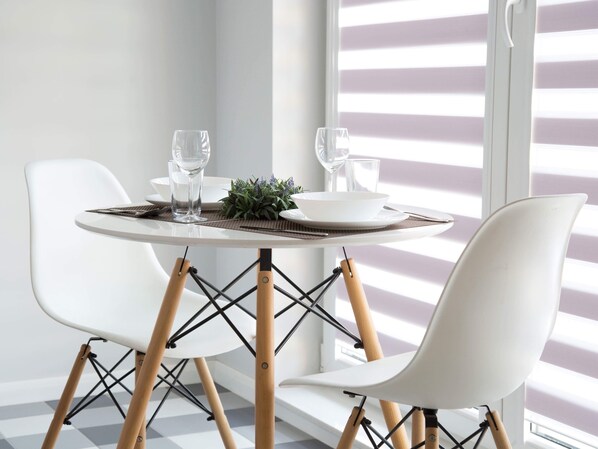 Apartment, Balcony | In-room dining