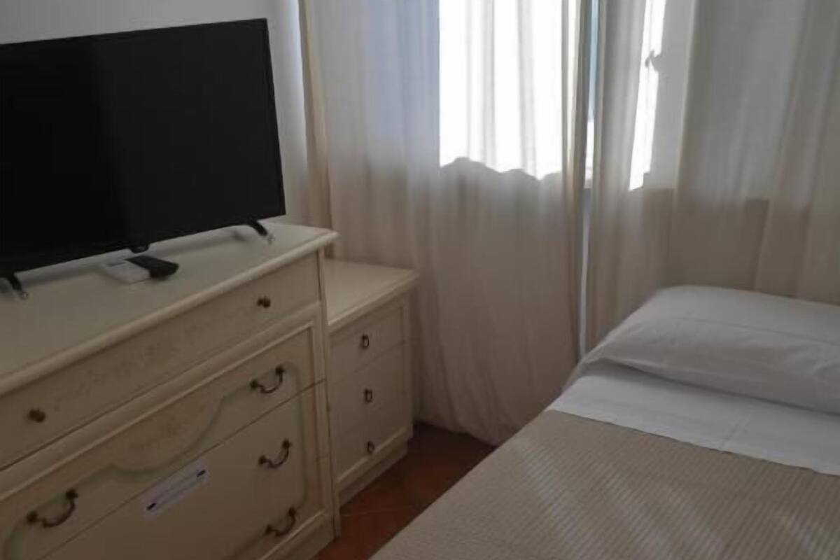 Single Room | Desk, WiFi (free)