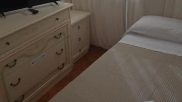 Camera singola | Una scrivania, Wi-Fi gratuito