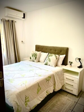 2 bedrooms, iron/ironing board, WiFi, bed sheets - 5 minutes from the beach - Two bedroom house (Jurerê Florianópolis)