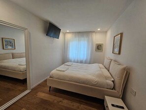 3 habitaciones, tabla de planchar con plancha, internet y ropa de cama 