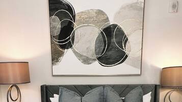 3 habitaciones, caja de seguridad en la habitación y escritorio