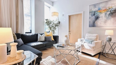 Private 3B2B Apt w/kitchen• PPAC/Convention Center