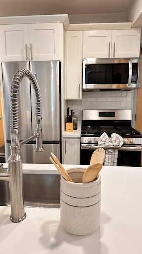 Downtown 3BR Home with 2 Baths, Kitchen & W/D