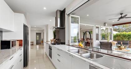 Sapphire Magic – A stunning waterfront escape in Urunga with beautiful river and ocean view