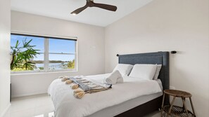 3 室のベッドルーム、アイロン / アイロン台、WiFi (無料)、ベッドシーツ