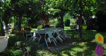 Chambre dâhĂŽtes « CotĂ© Jardin » avec terrasse partagĂ©e, jardin commun et Wi-Fi
