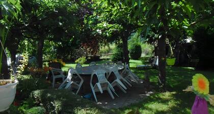 Holiday Home 'Coté Rue' with Shared Terrace, Shared Garden and Wi-Fi