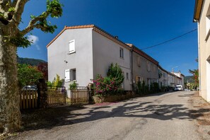 Exterior - Holiday Home 'Coté Rue' with Shared Terrace, Shared Garden and Wi-Fi (Dunière-sur-Eyrieux)