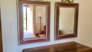 4 bedrooms, iron/ironing board, bed sheets