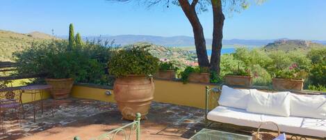 Villa | Balcony