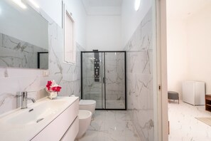 Shower, free toiletries, hair dryer, towels - Suite Biancolino Apartment (Nardò)