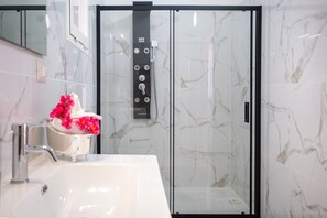 Shower, free toiletries, hair dryer, towels - Suite Biancolino Apartment (Nardò)