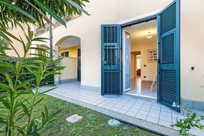 Exterior detail - Apartment 'La Casa Di Freddy' with Sea View and Included Private Garage (Loano)
