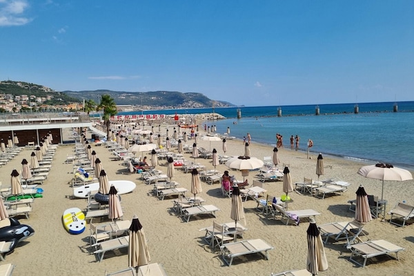 Strand