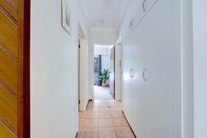 Interior - Liana 10 One bedroom beachfront views (Mission Beach)