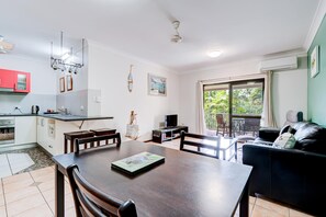 Televisión y oficina 