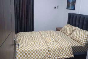 1 makuuhuone, silitysrauta/-lauta, Wi-Fi