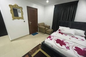 1 habitación, tabla de planchar con plancha y wifi 