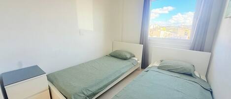 3 makuuhuonetta, silitysrauta/-lauta, ilmainen Wi-Fi, vuodevaatteet