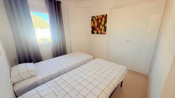 3 dormitorios, tabla de planchar con plancha, wifi y ropa de cama