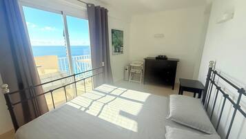 3 dormitorios, tabla de planchar con plancha, wifi gratis y ropa de cama