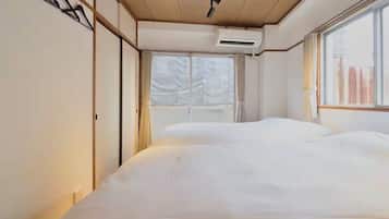 مكتب ومكواة/لوح كي وواي فاي مجانًا